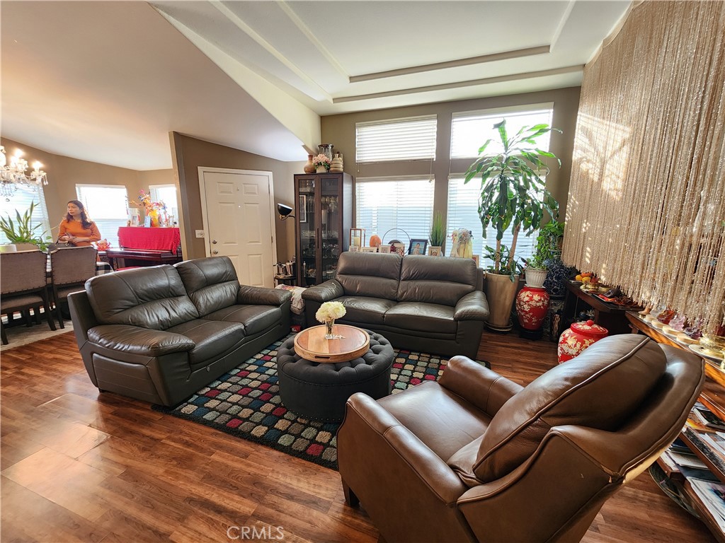 MLS #OC25267403 image #4