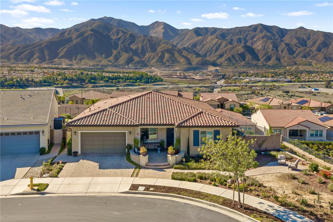 MLS #OC25267457 image #1