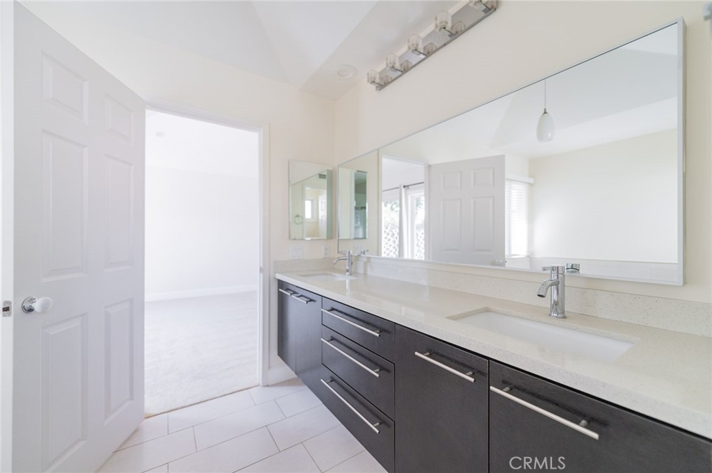 MLS #OC25267474 image #25