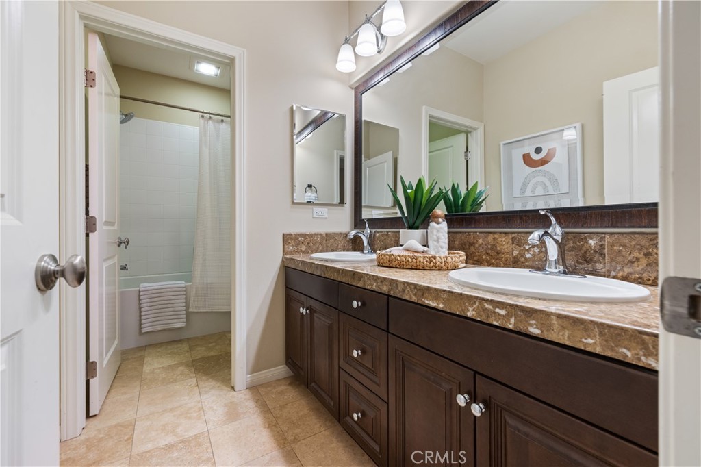 MLS #OC25267484 image #14