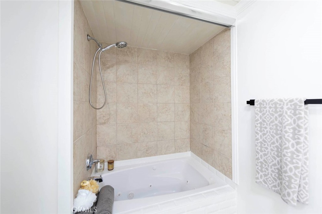 MLS #OC25267489 image #23