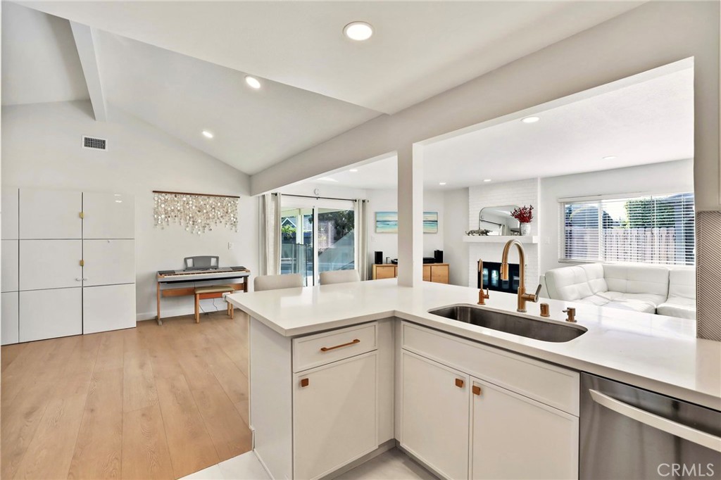 MLS #OC25267490 image #13