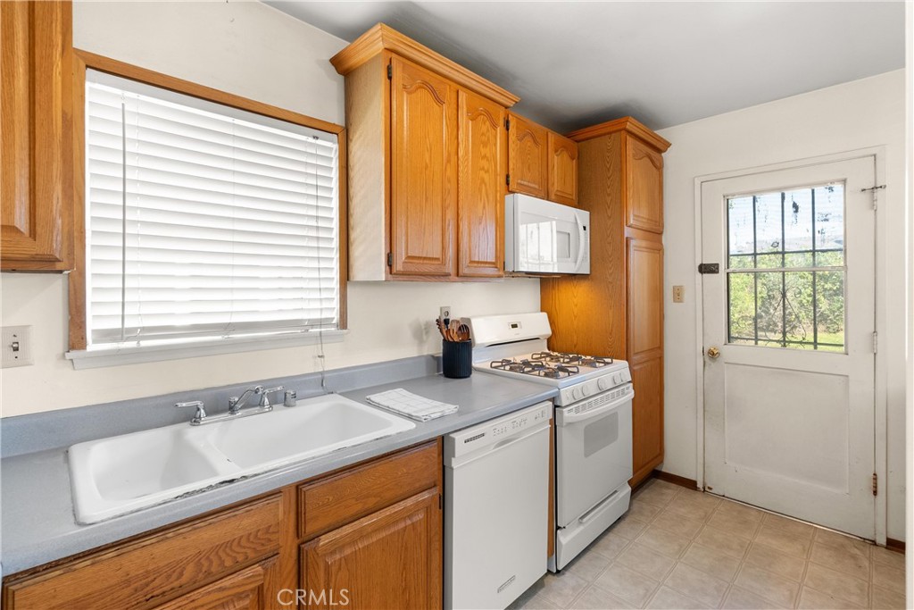 MLS #OC25267493 image #9