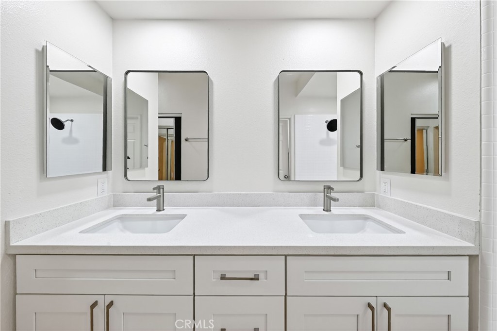 MLS #OC25267496 image #10