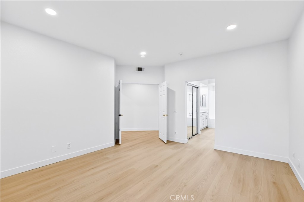 MLS #OC25267496 image #8