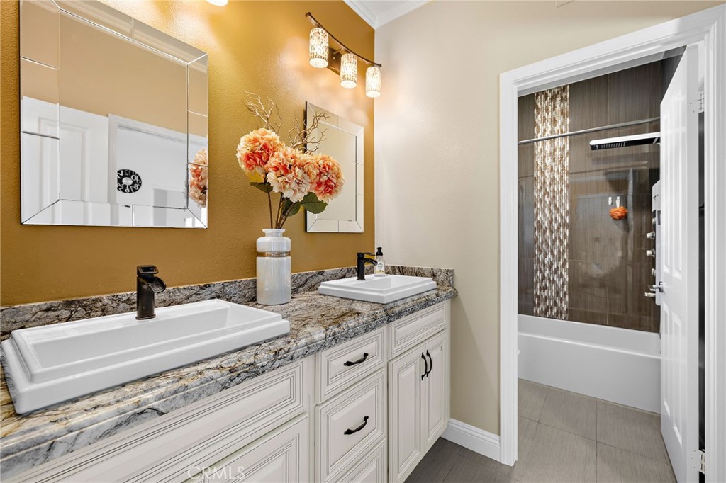 MLS #OC25267532 image #19