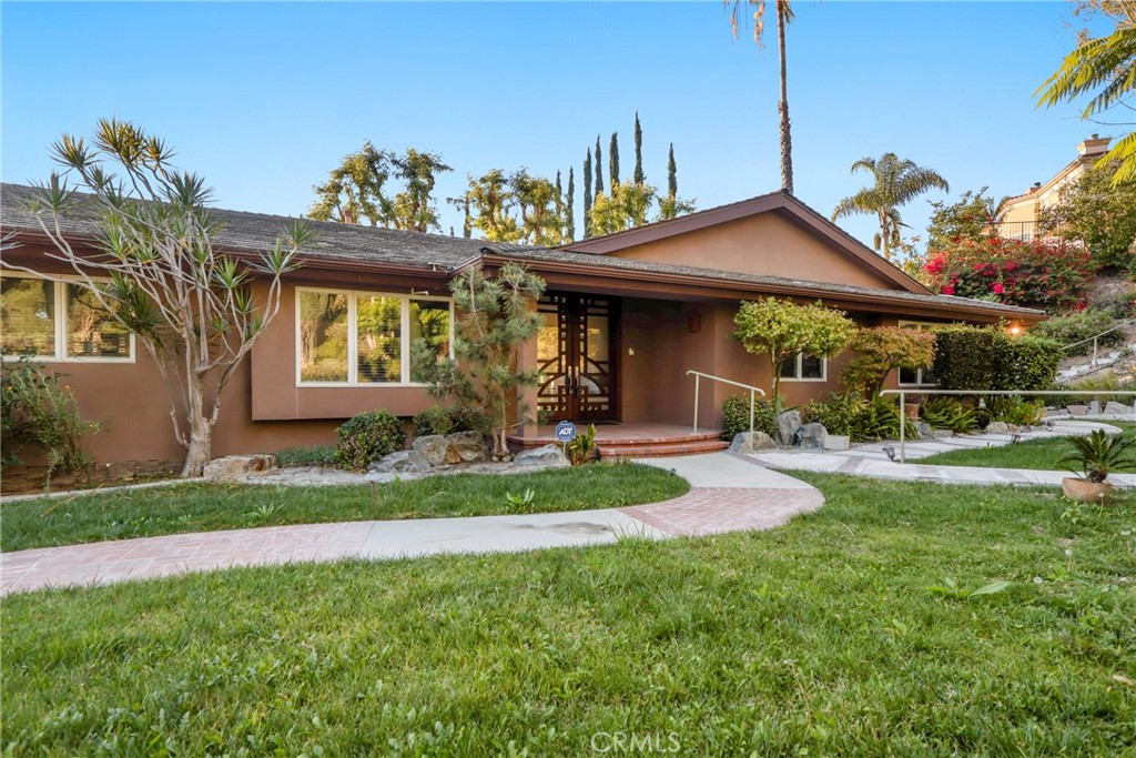 MLS #OC25267577 image #1