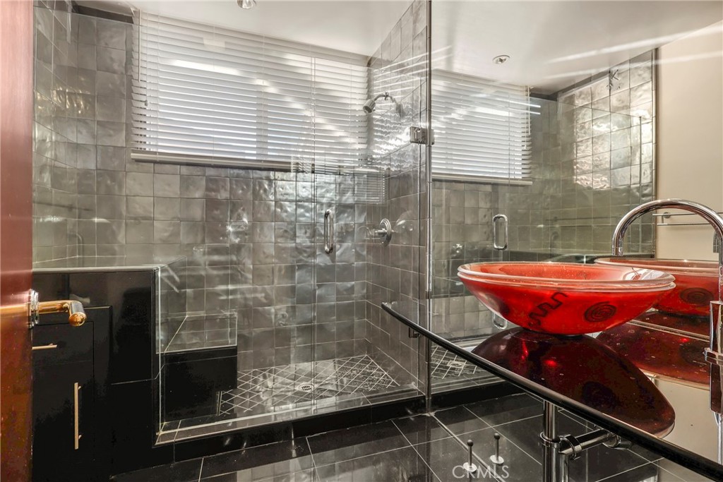 MLS #OC25267577 image #17