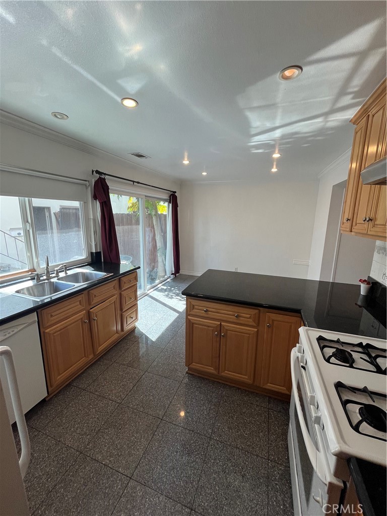 MLS #OC25267634 image #9