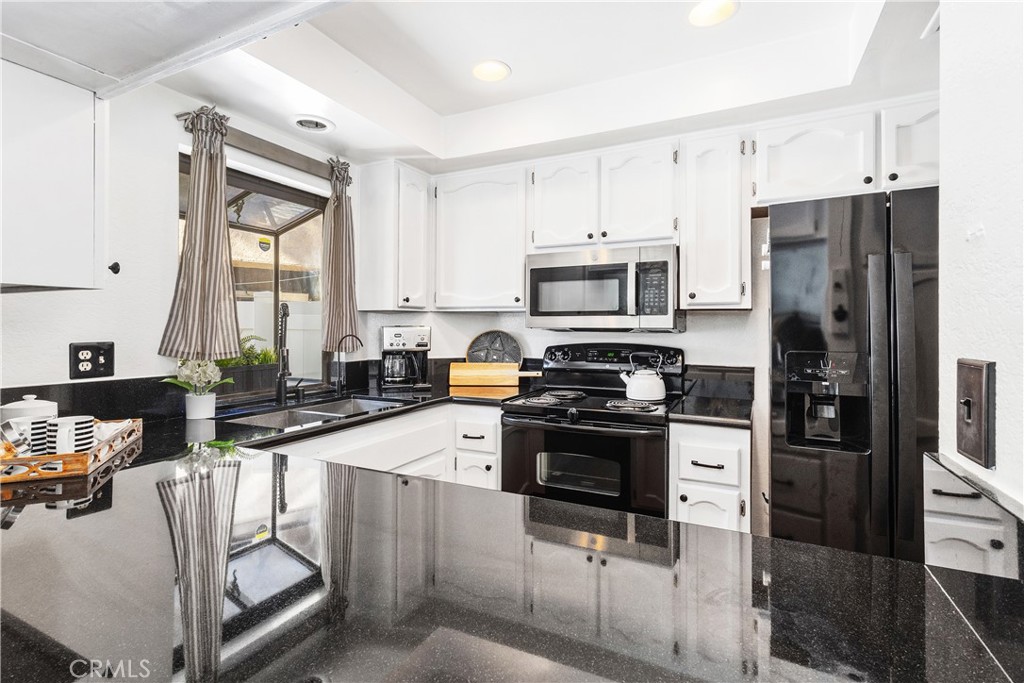 MLS #OC25267640 image #6