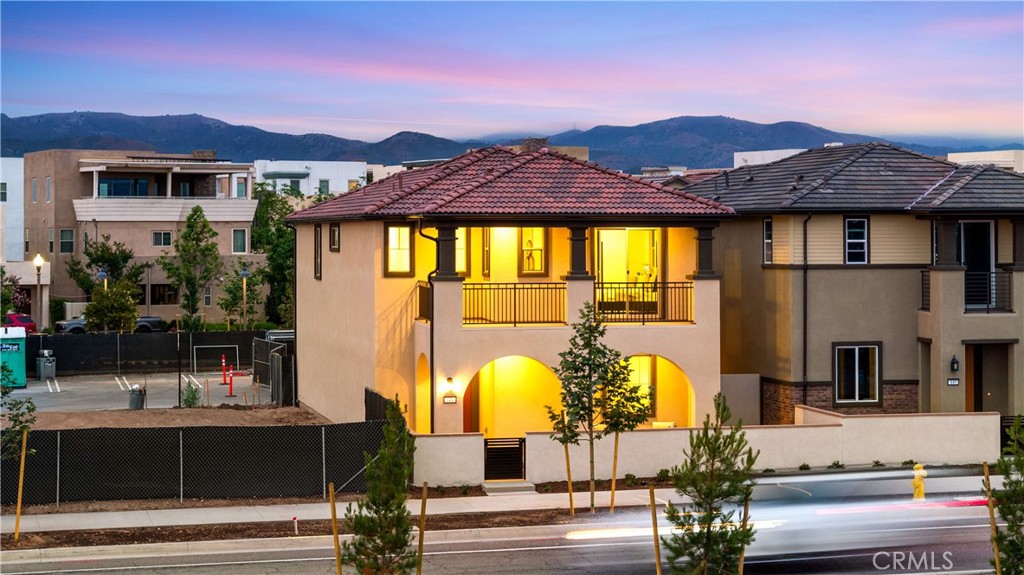 MLS #OC25267729 image #1