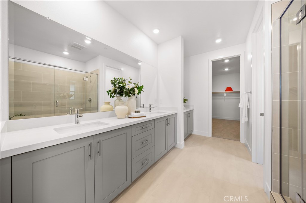 MLS #OC25267729 image #40