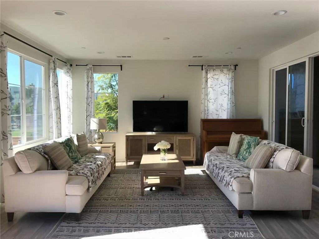 MLS #OC25267847 image #1