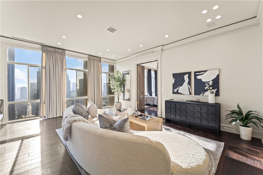 MLS #OC25267849 image #31