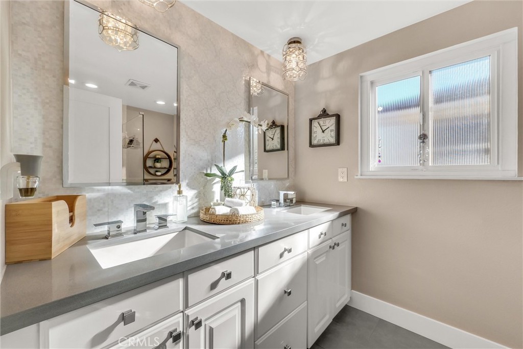 MLS #OC25267862 image #17