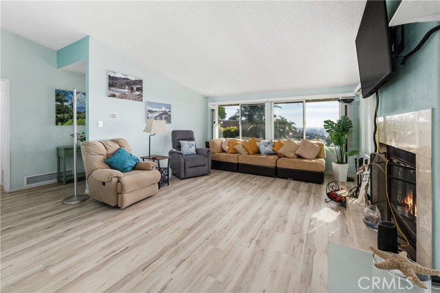 MLS #OC25267873 image #14