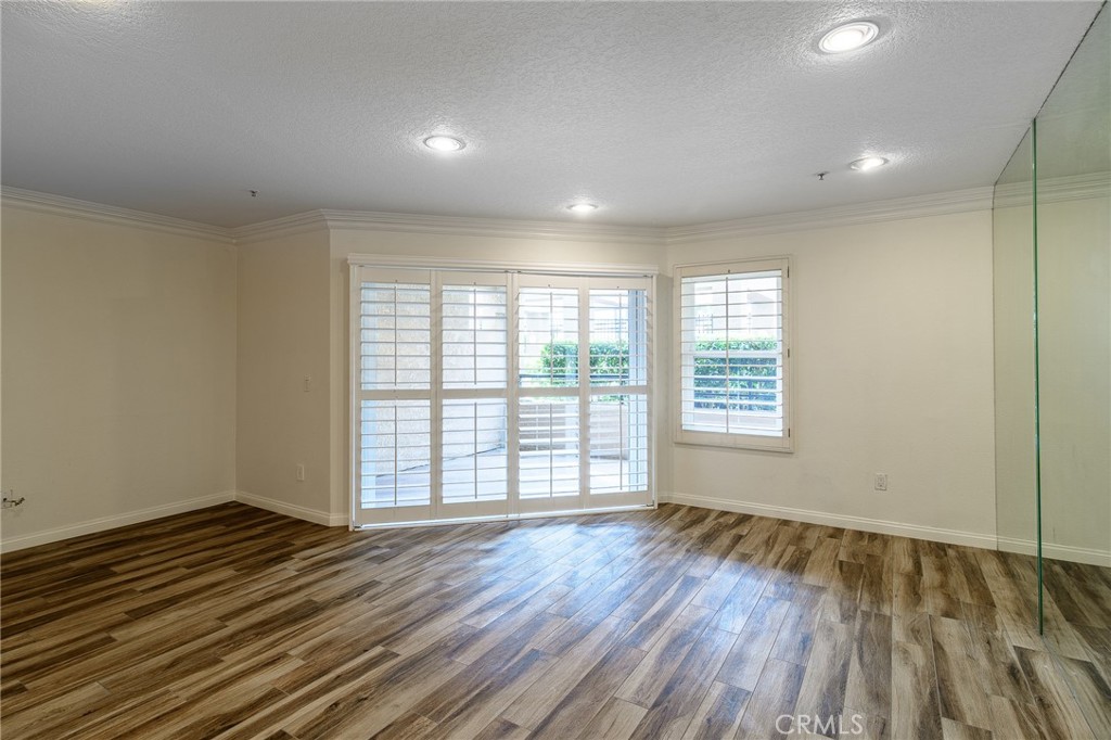 MLS #OC25267892 image #10