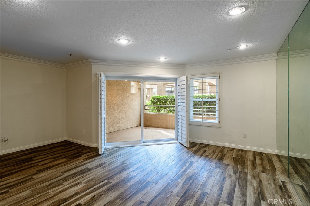 MLS #OC25267892 image #11