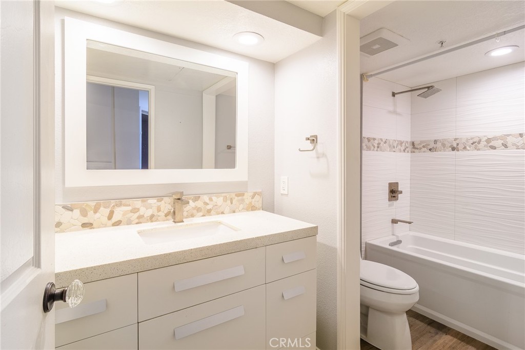 MLS #OC25267892 image #16