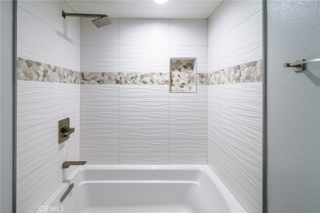 MLS #OC25267892 image #17