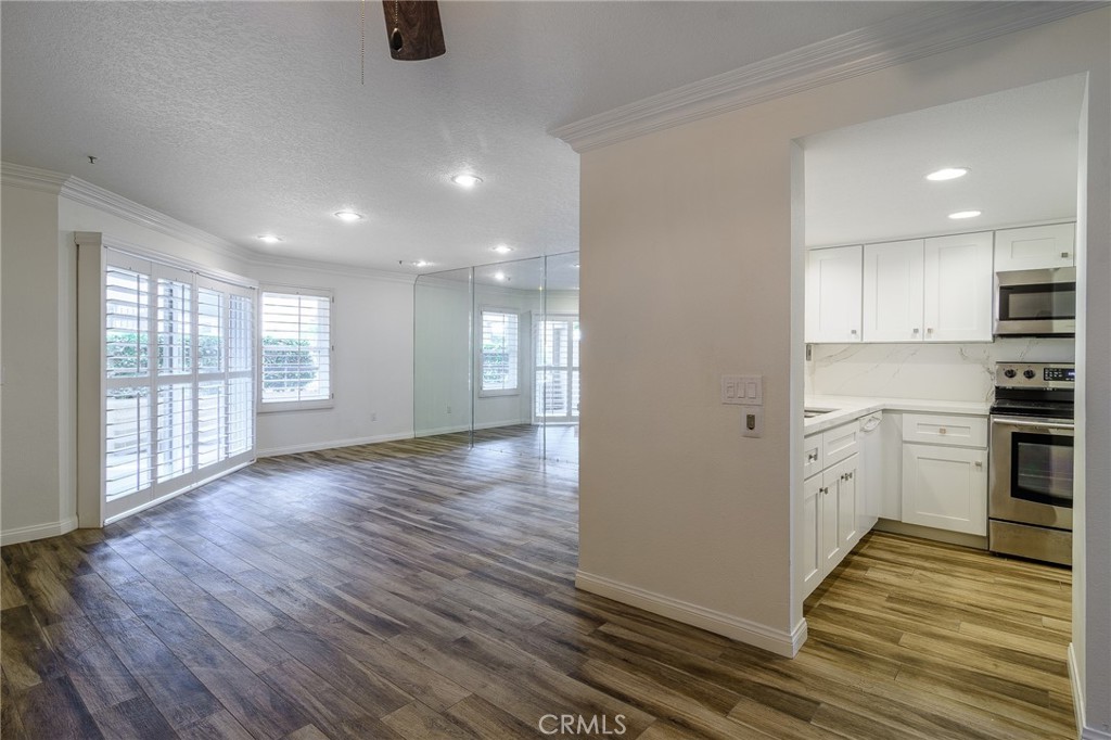 MLS #OC25267892 image #6