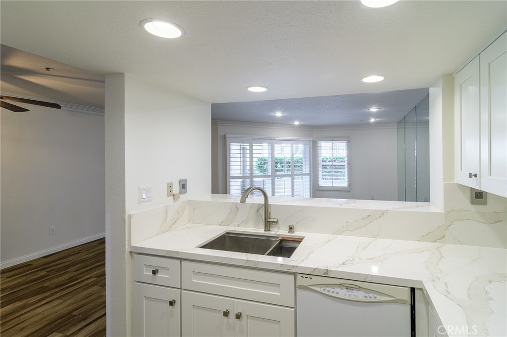 MLS #OC25267892 image #9