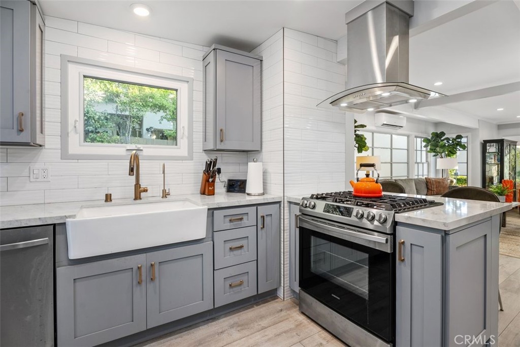 MLS #OC25267907 image #9