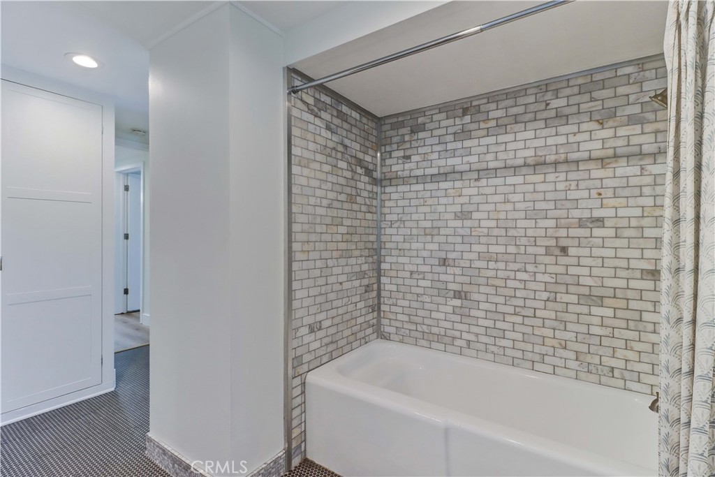 MLS #OC25267923 image #28