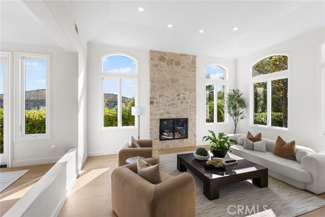 MLS #OC25267951 image #2