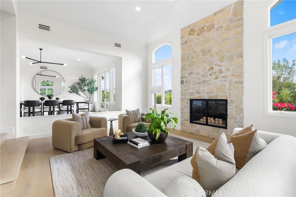 MLS #OC25267951 image #3