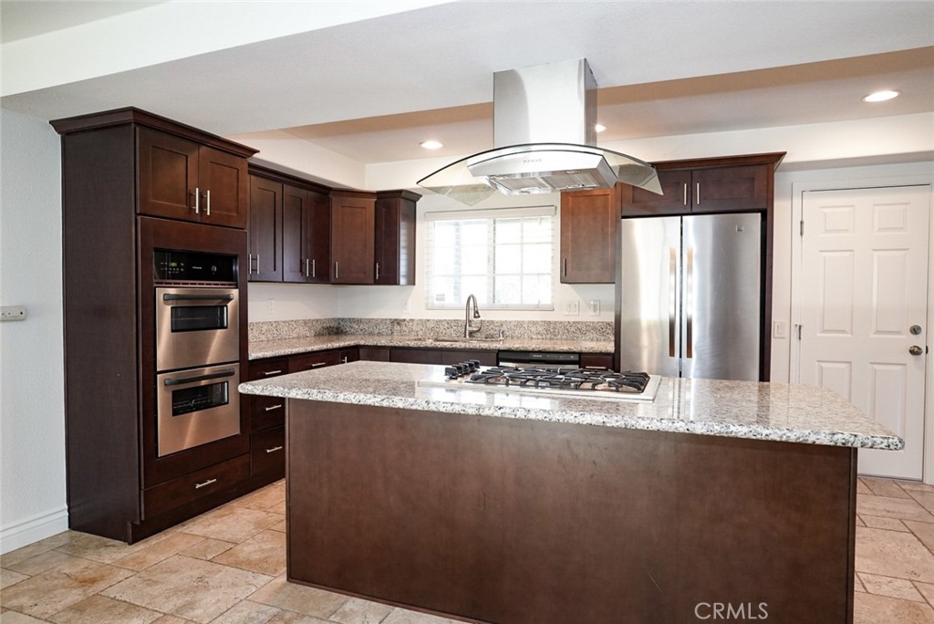 MLS #OC25267976 image #1