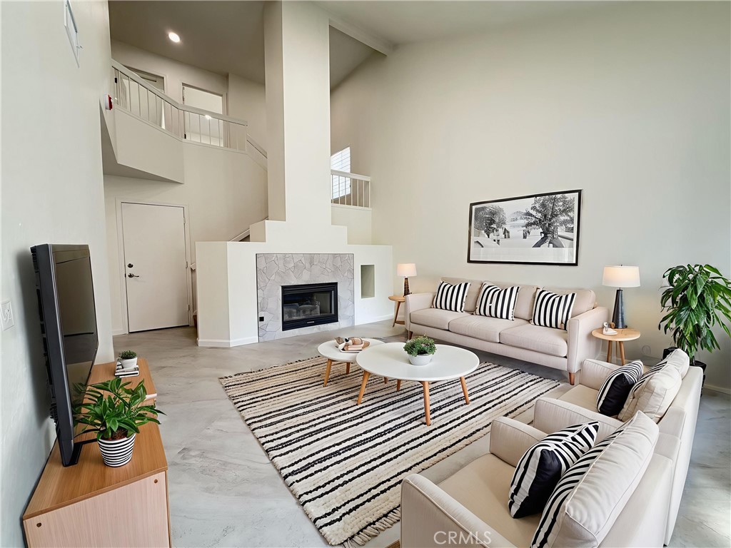 MLS #OC25268202 image #1