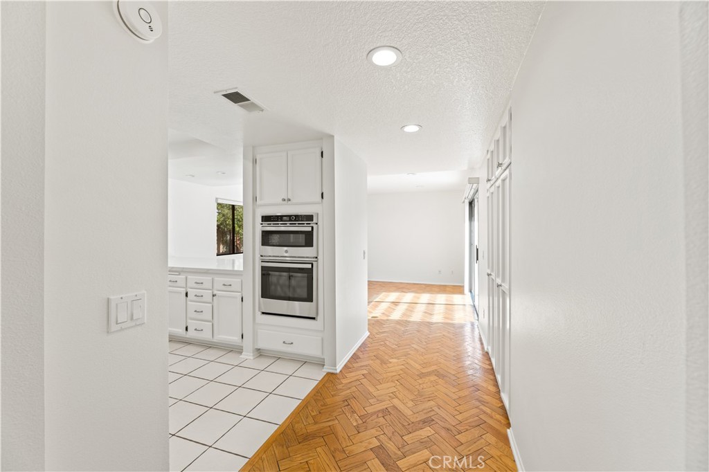 MLS #OC25268205 image #15