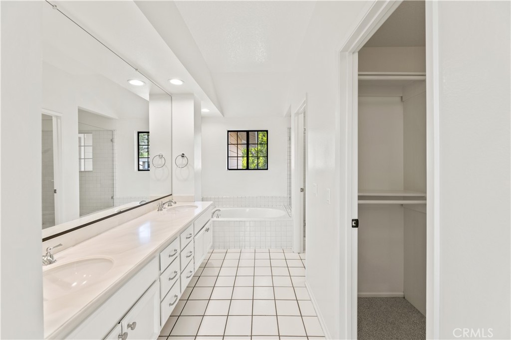 MLS #OC25268205 image #31