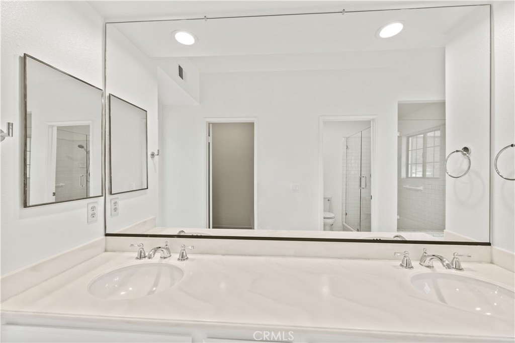 MLS #OC25268205 image #32