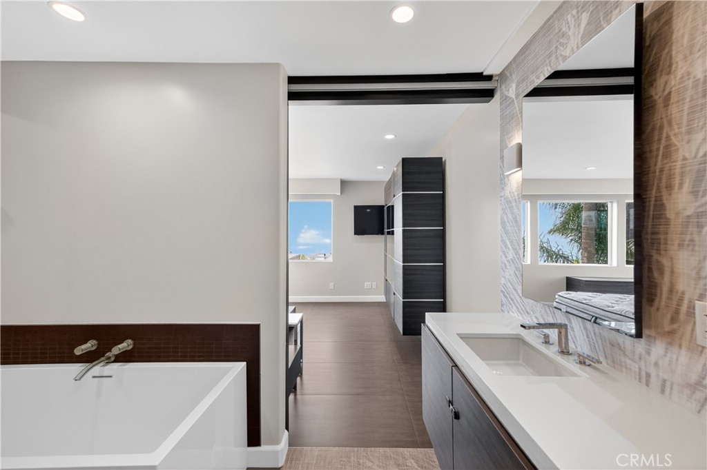 MLS #OC25268221 image #17