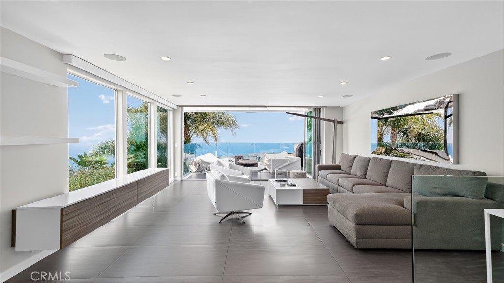 MLS #OC25268221 image #2