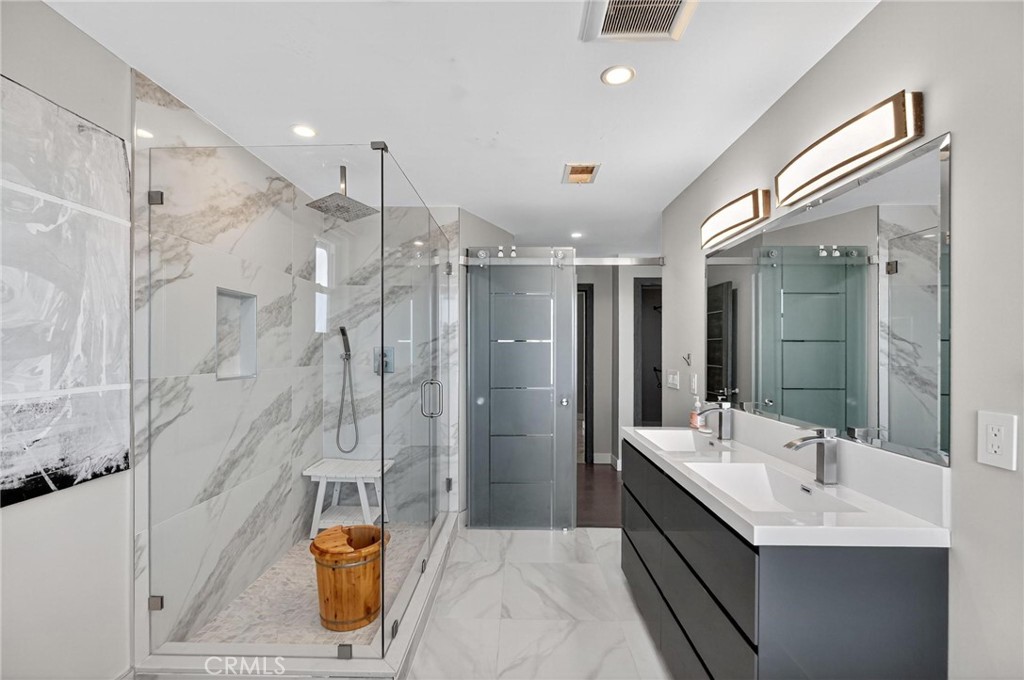 MLS #OC25268231 image #17