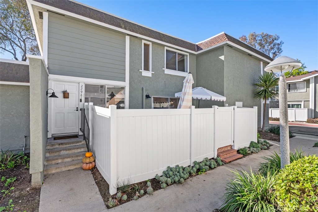 MLS #OC25268237 image #1