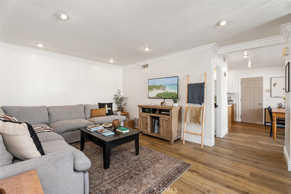 MLS #OC25268237 image #3