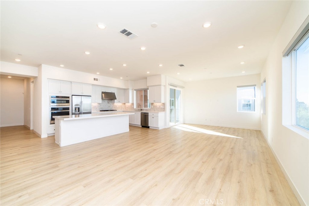 MLS #OC25268387 image #1