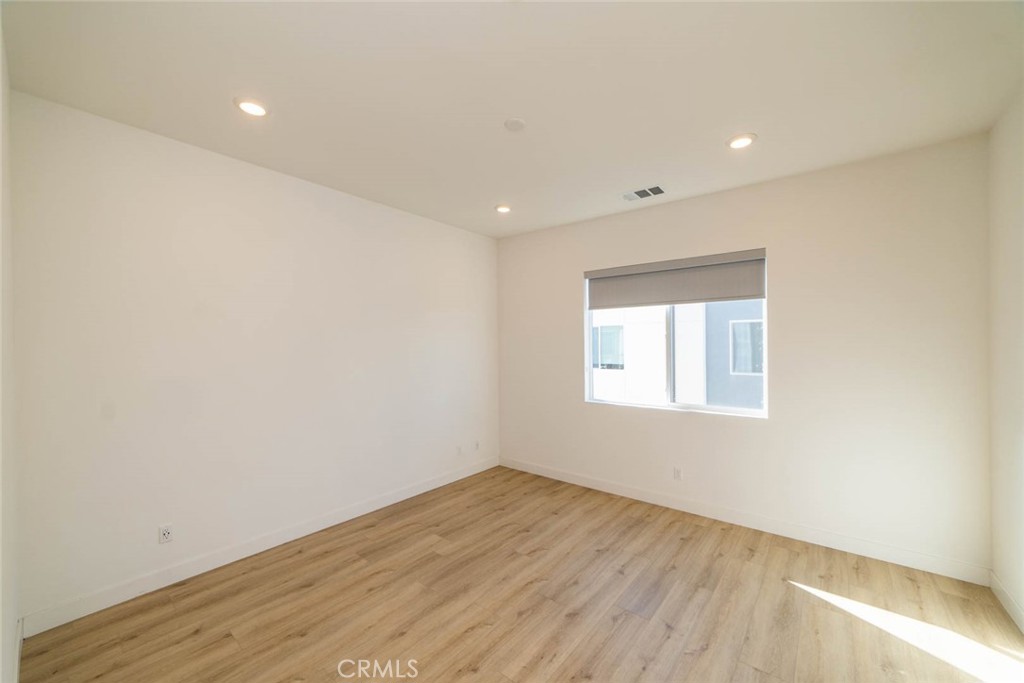 MLS #OC25268387 image #12