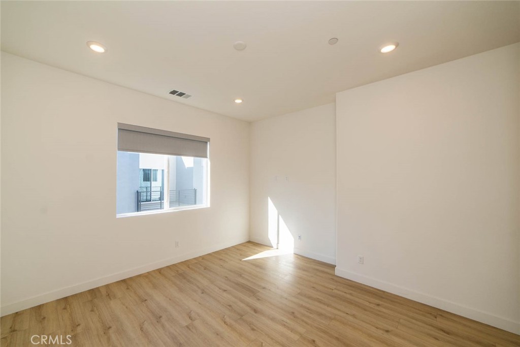 MLS #OC25268387 image #13