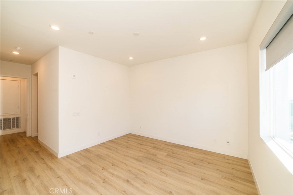 MLS #OC25268387 image #14