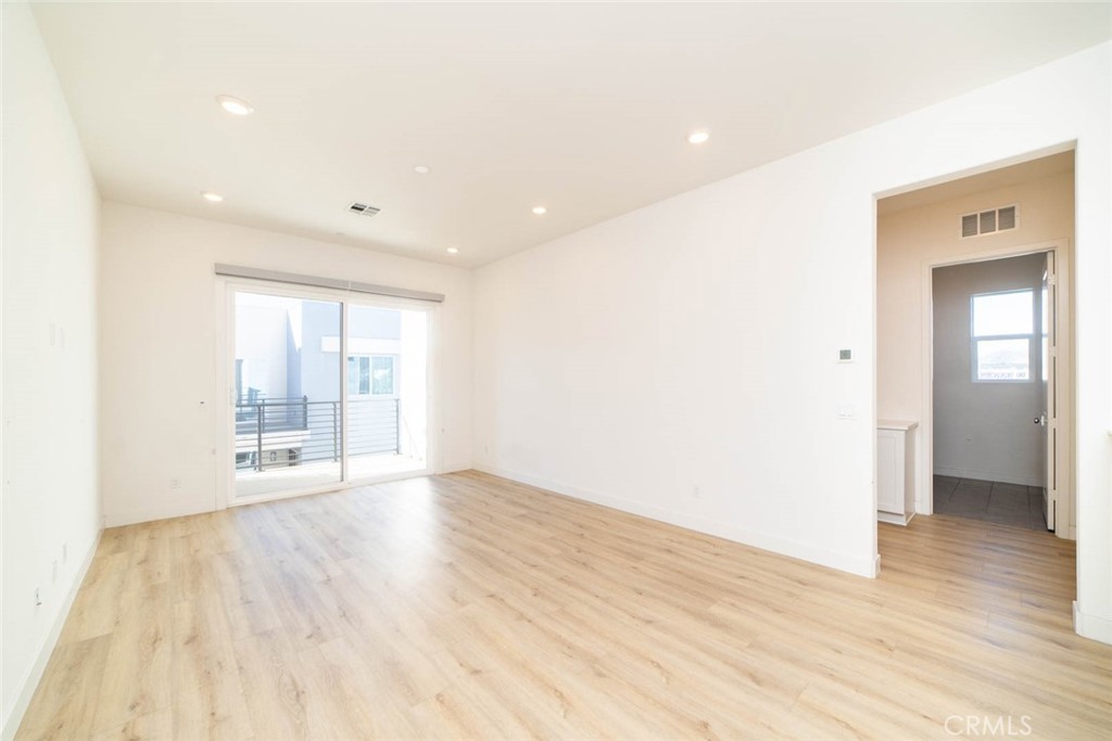 MLS #OC25268387 image #5