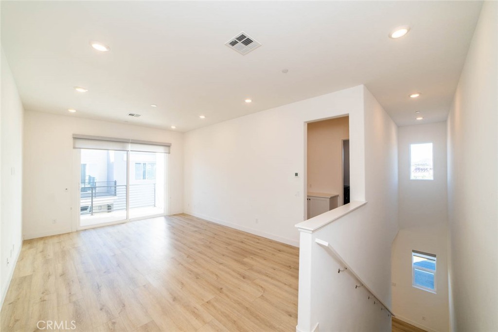 MLS #OC25268387 image #8