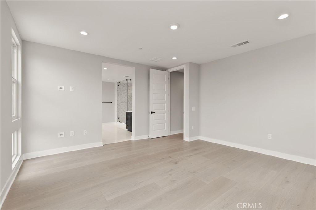 MLS #OC25268401 image #12