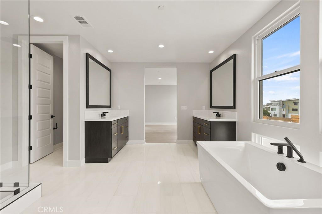 MLS #OC25268401 image #13