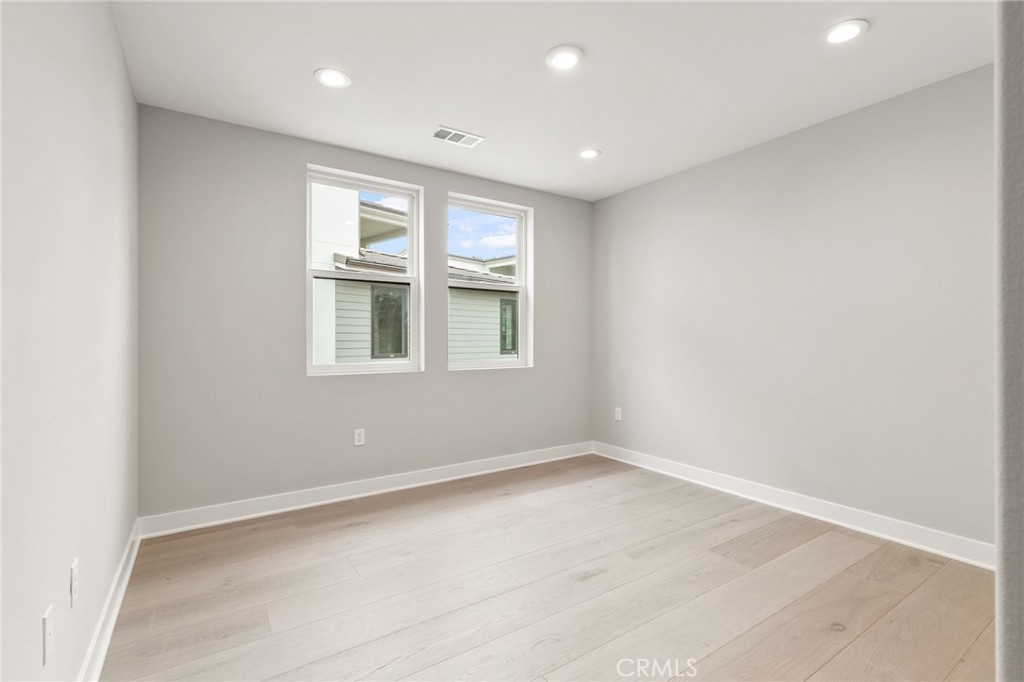 MLS #OC25268401 image #17