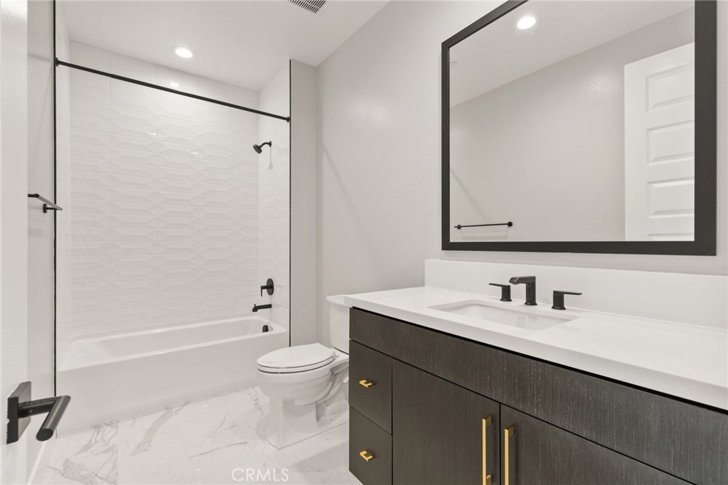 MLS #OC25268401 image #19